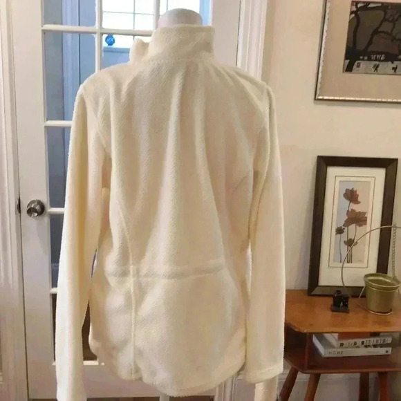 SKYR full zip white fleece with zippered side pockets.  Size M - Picture 5 of 11